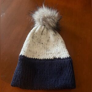 Stylish Two-Tone Knit Beanie with Faux Fur Pom-Pom